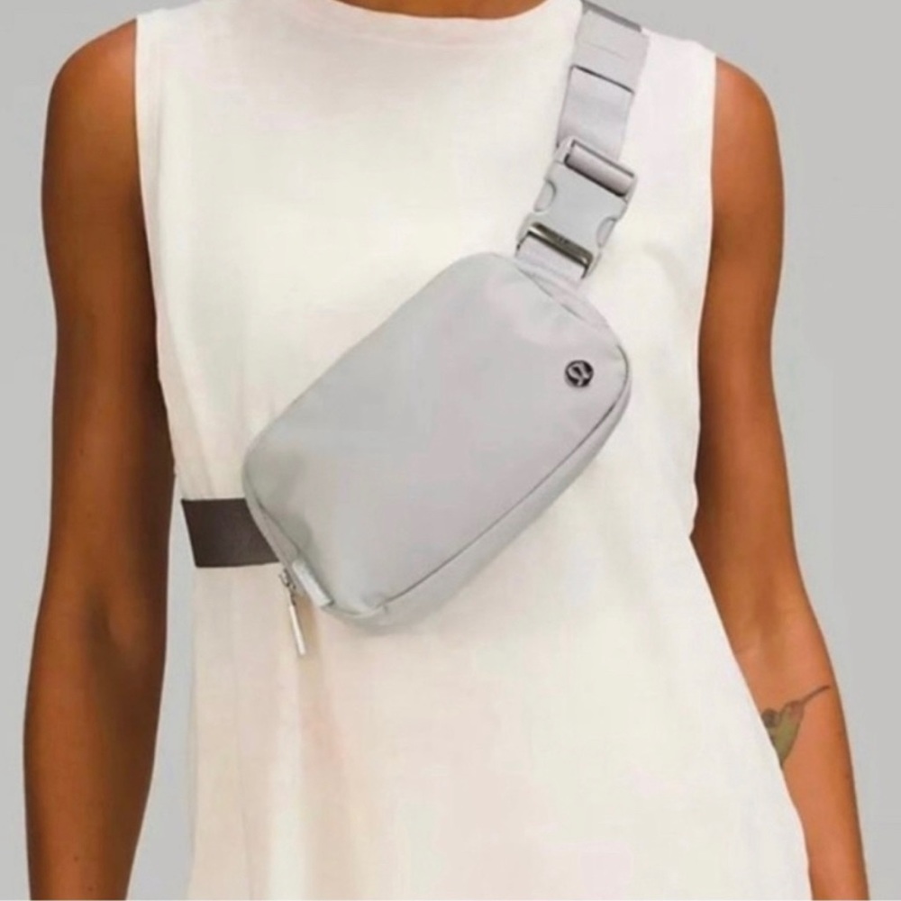NWT Silver Drop Lululemon Belt Bag